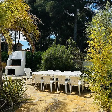 Villa Dea - Away From - Families Only